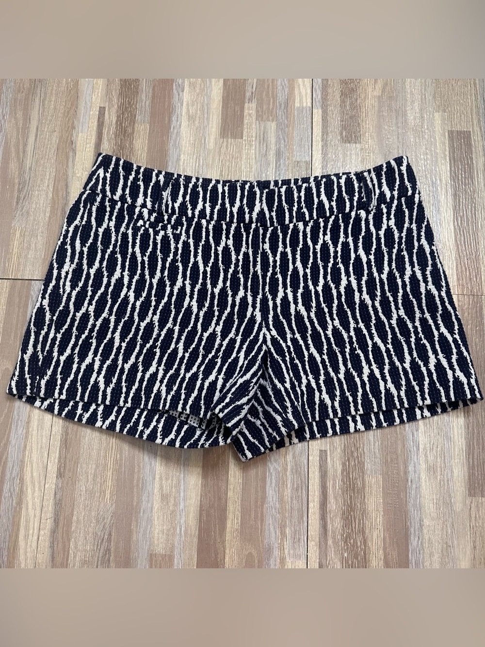LOFT Navy and White Textured Pattern High Waist Shorts Women’s Size 4
